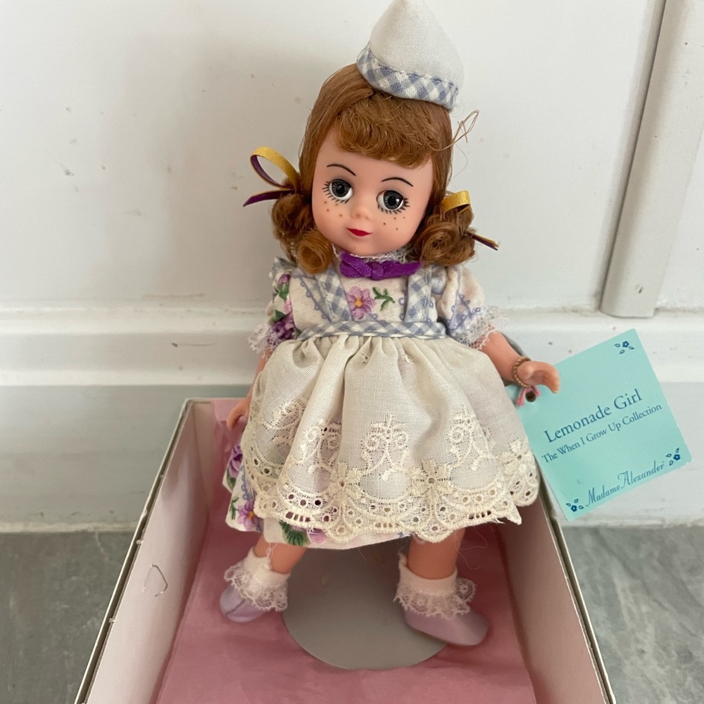 Madame Alexander's 8" Lemonade Girl with Stand #14130